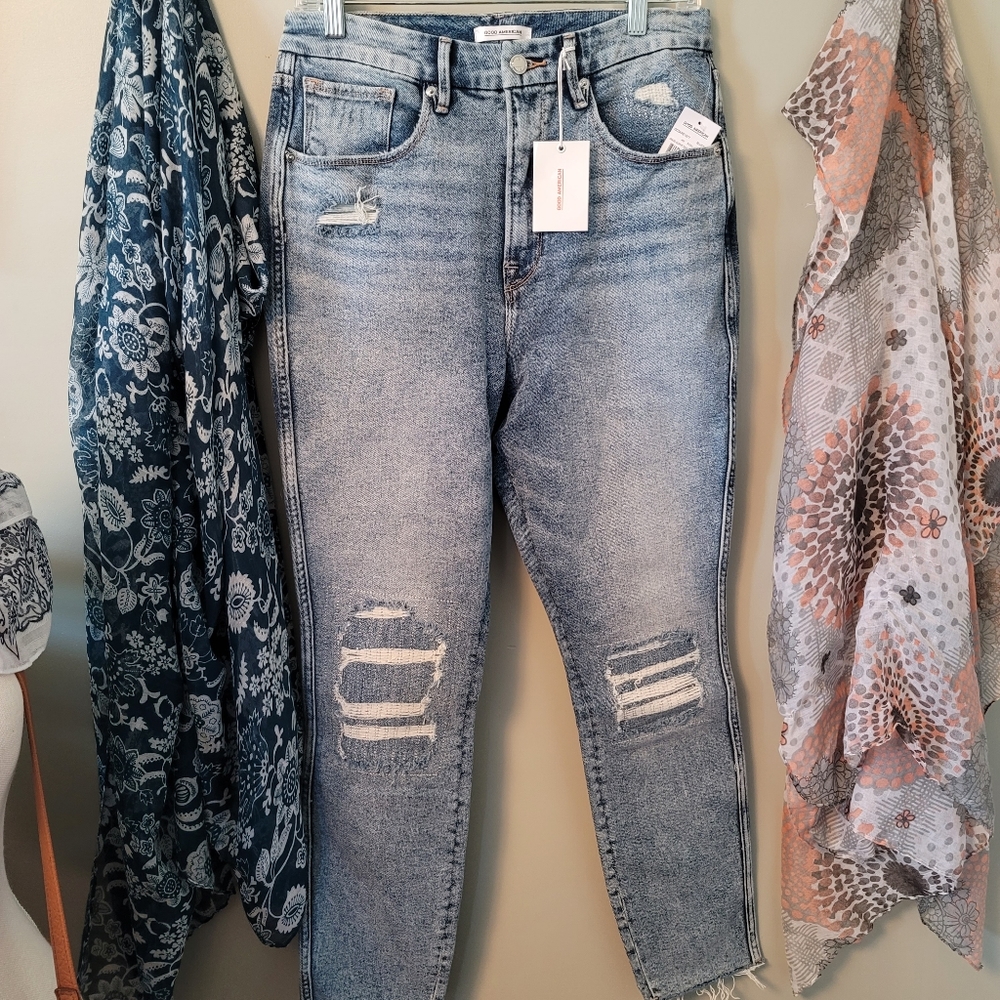 NWT Good American Good Curve Raw Edge Distressed Jeans with glitter threading